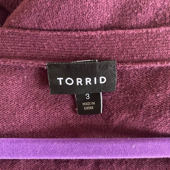 Torrid maroon sweater with black lace and deep V-neck, size 3 - Picture 7 of 9